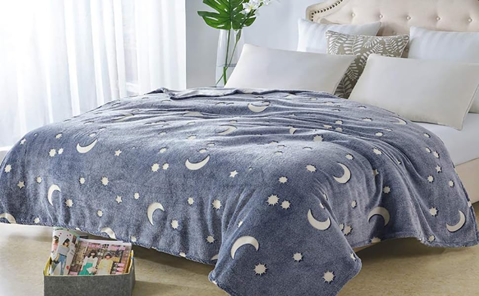 Glittering dreams - Glow in the dark blanket