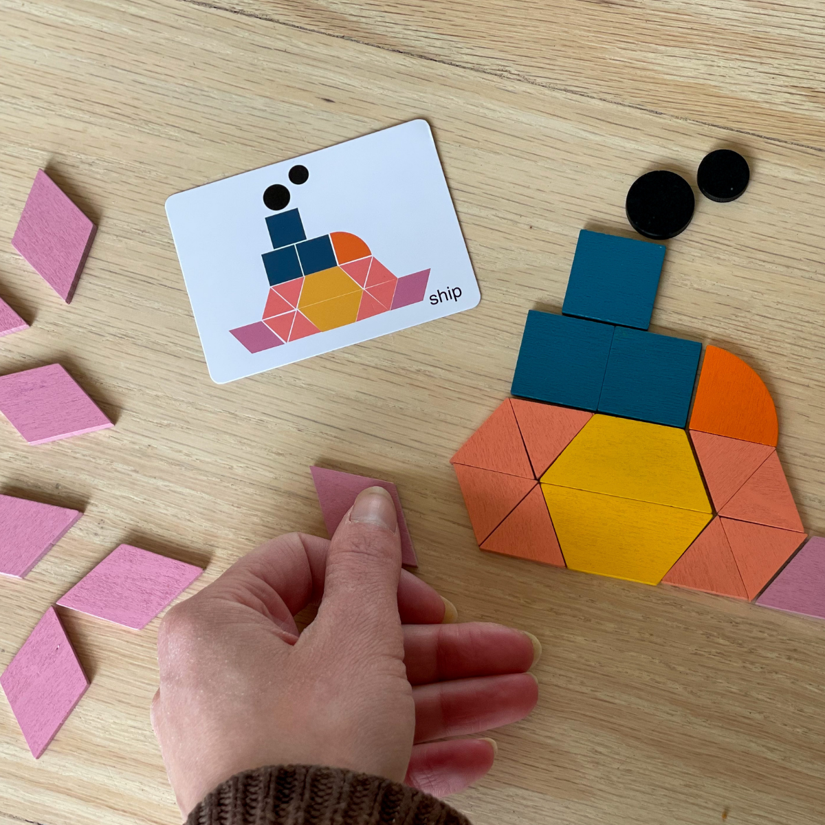 Developing creativity - Geometric shape puzzle