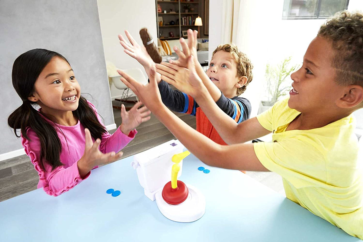 Who will catch the flying turd? - Family game
