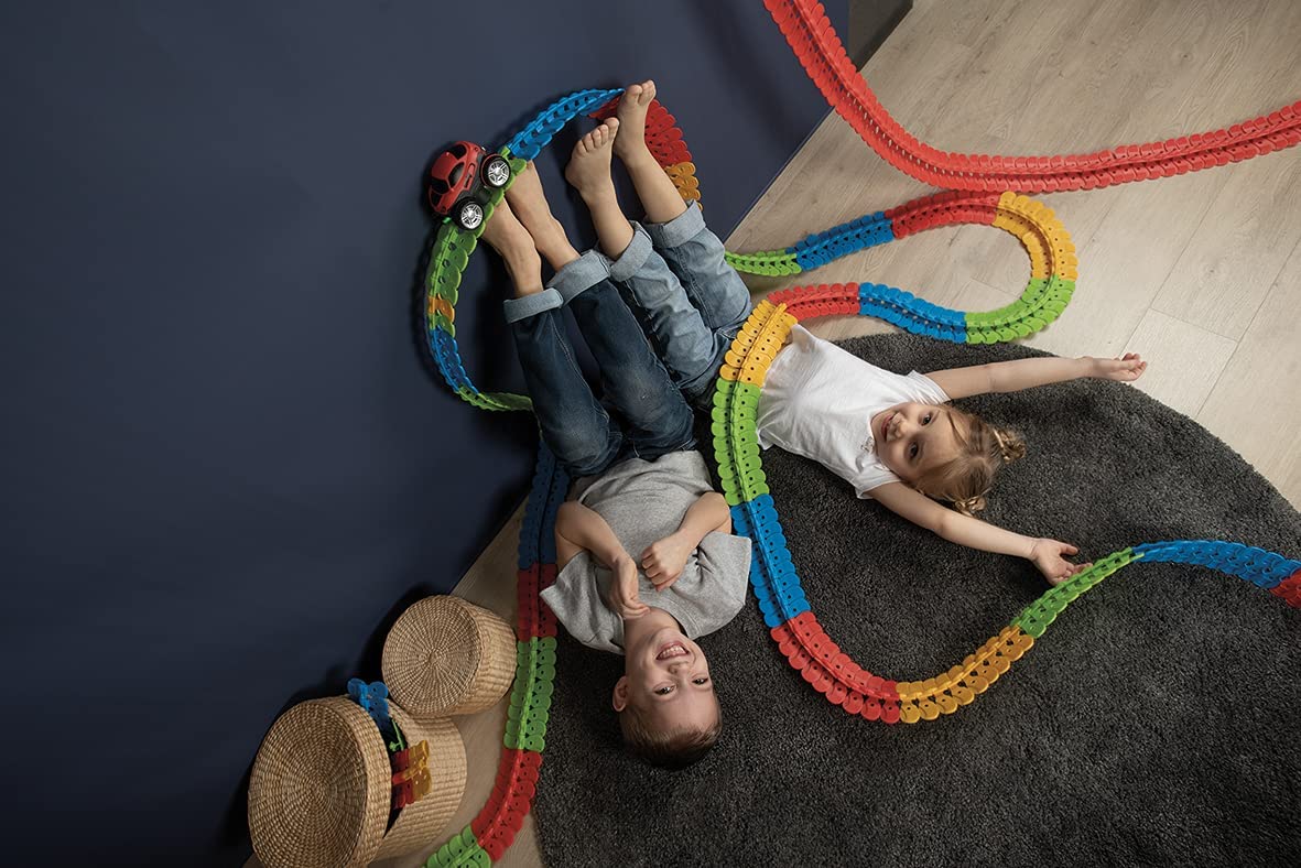 Developing creativity - Flexible race track