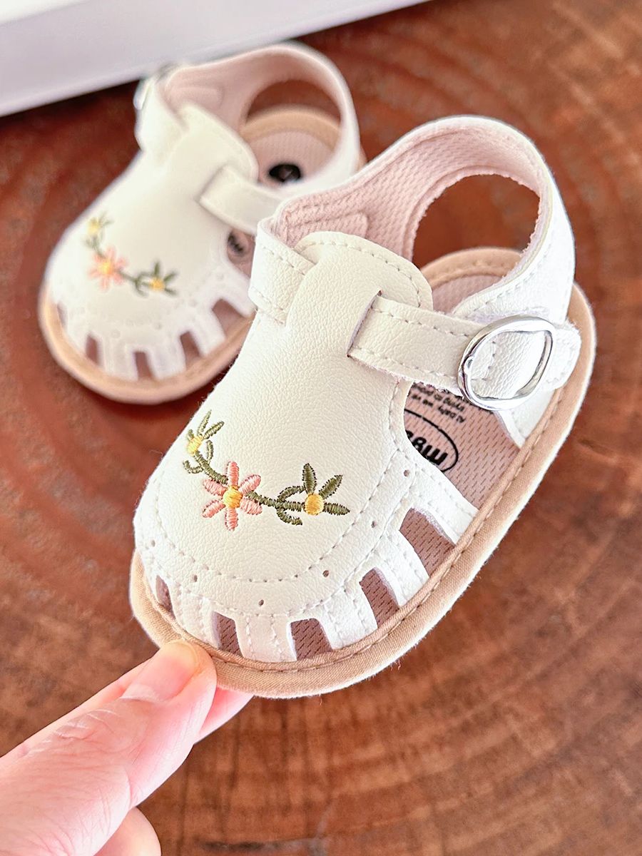 Comfort & Style – Infant Sandals with Floral Embroidery