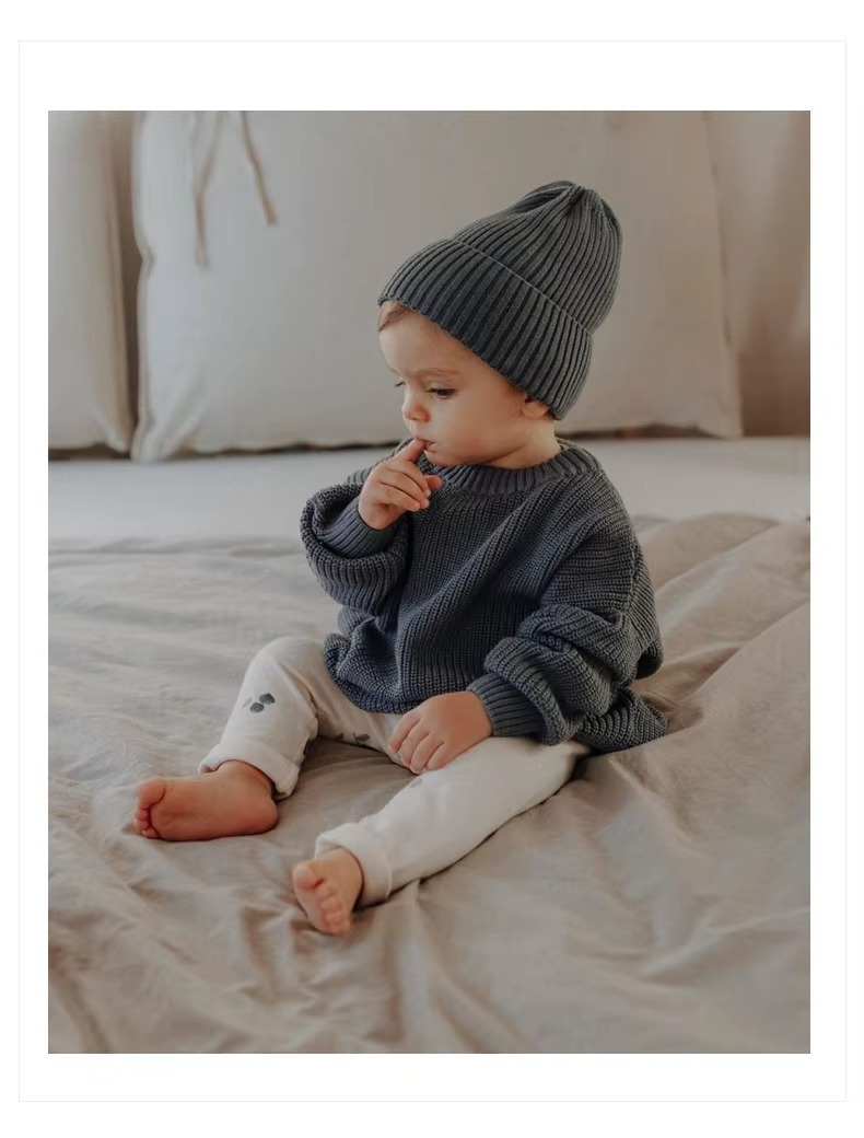 Classic & Cozy - Solid knit sweater