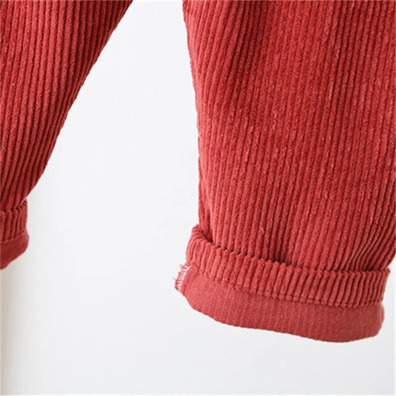 Comfortable and stylish – Ribbed fabric dungarees