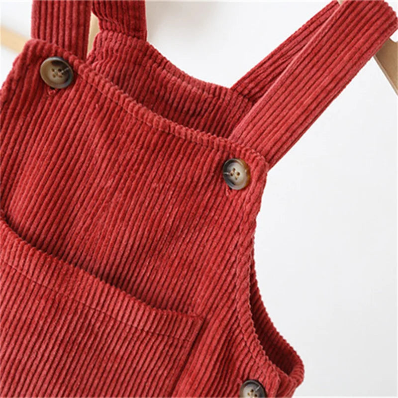 Comfortable and stylish – Ribbed fabric dungarees