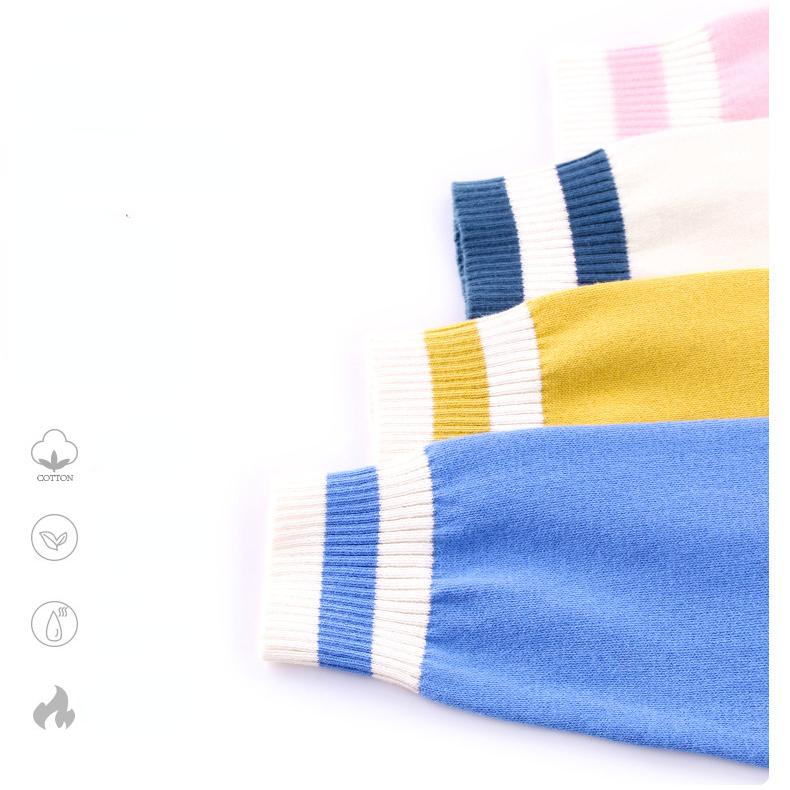 Warm & Trendy – Knitted Cardigan with Bears