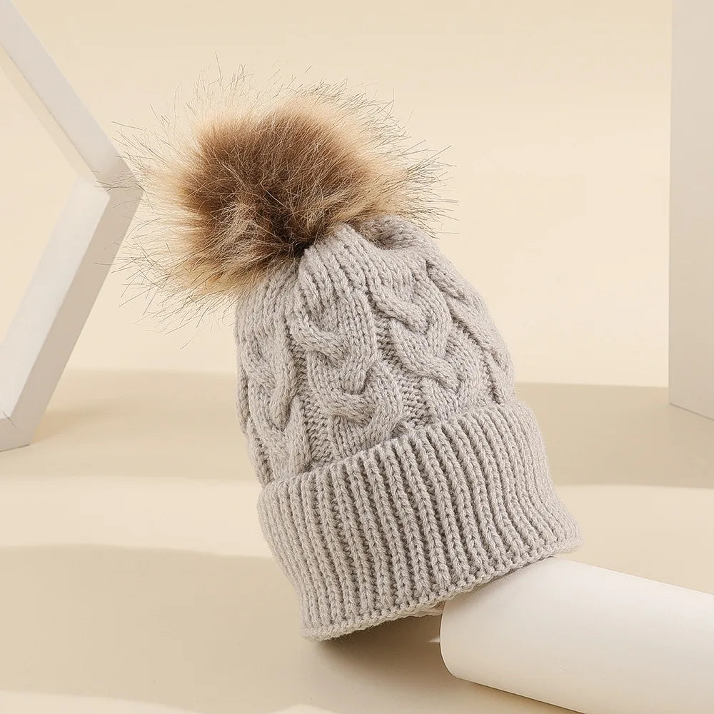 Own font - Hat with pompon