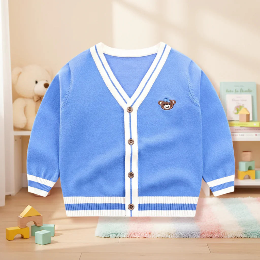 Warm & Trendy – Knitted Cardigan with Bears