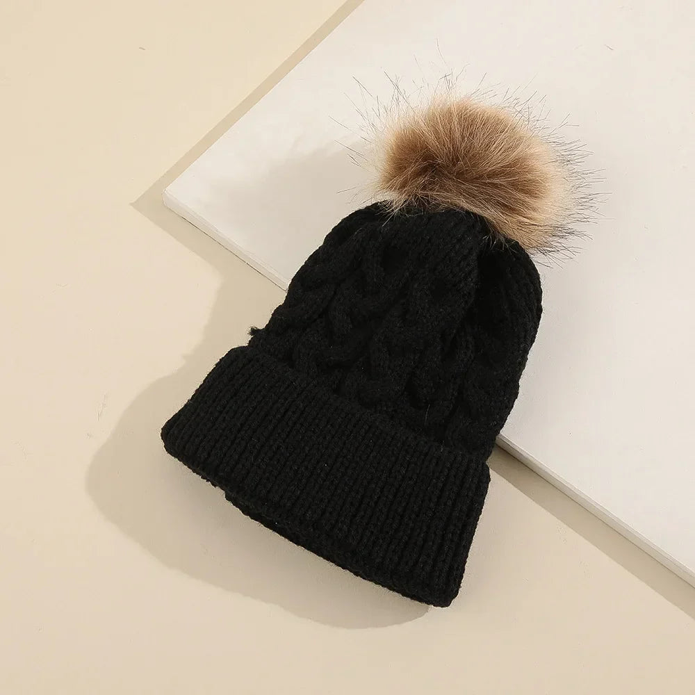 Own font - Hat with pompon