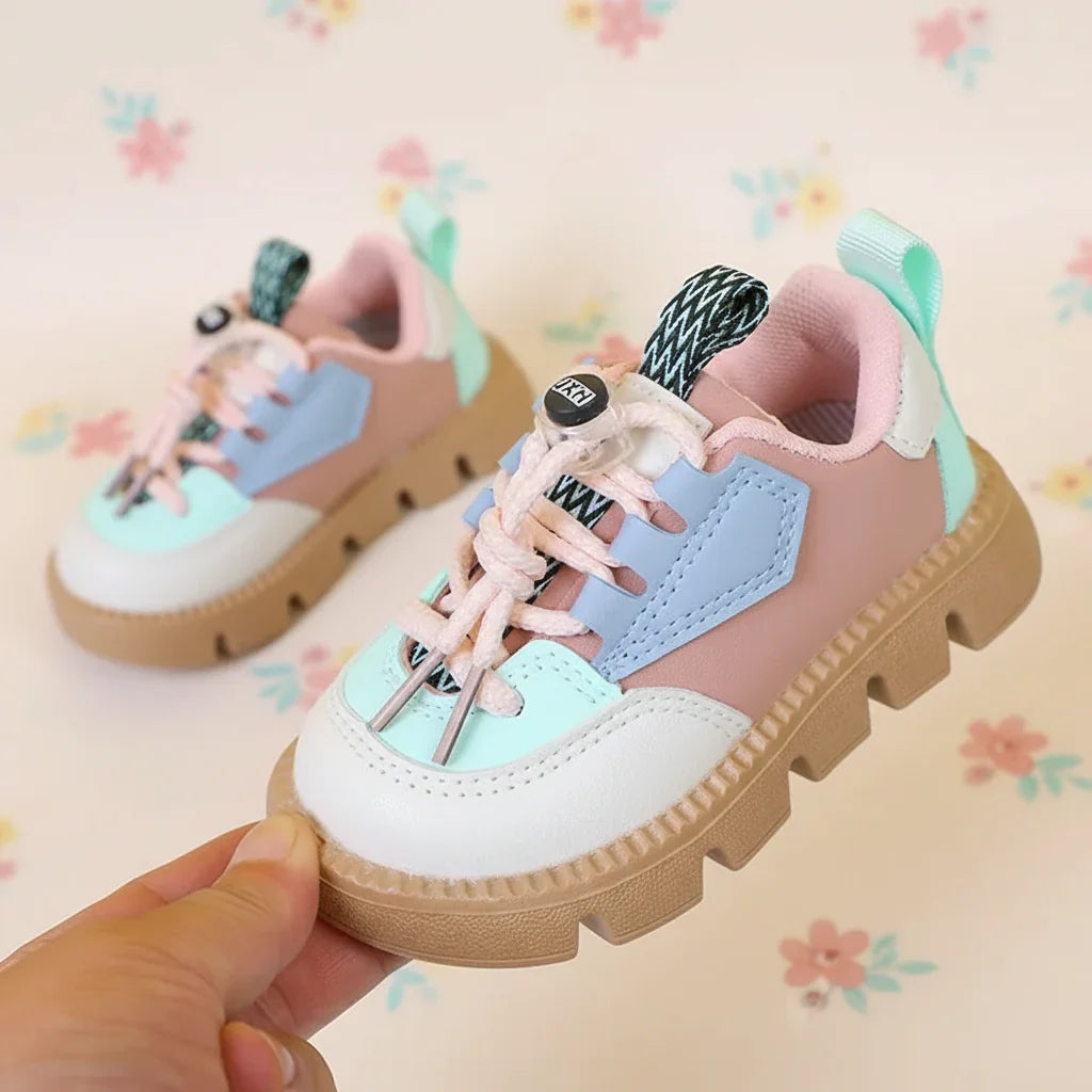 Soft & Practical – Sturdy kids's sneakers with thick soles