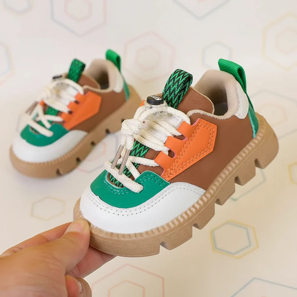 Soft & Practical – Sturdy kids's sneakers with thick soles